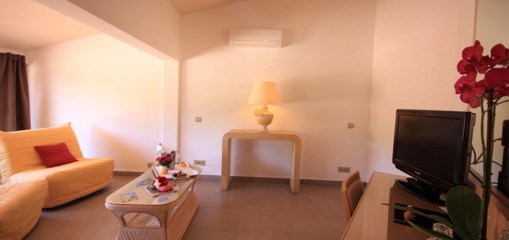 Domaine De L'Oriu Hotel Serriera  Bagian luar foto